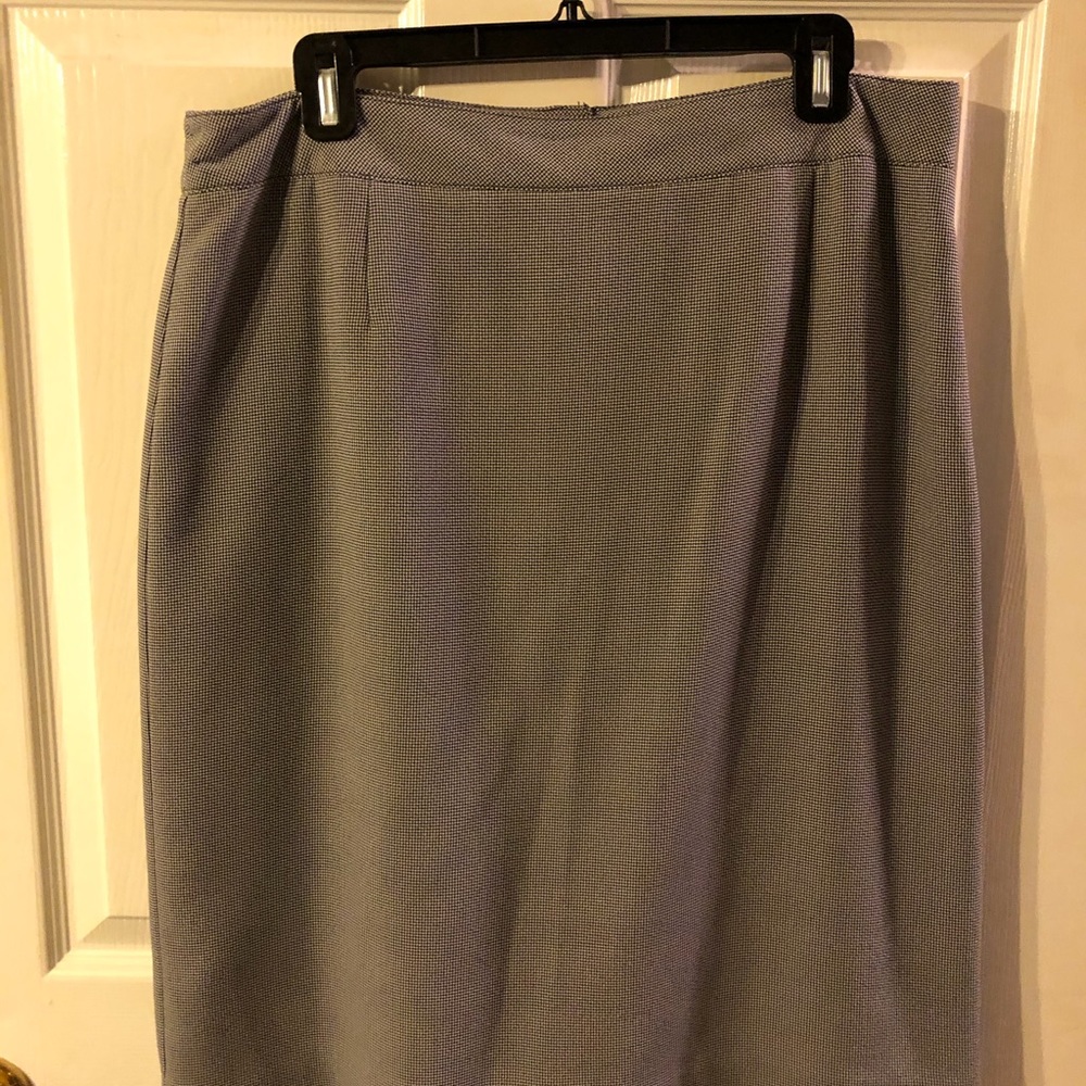 Black hound tooth Skirt